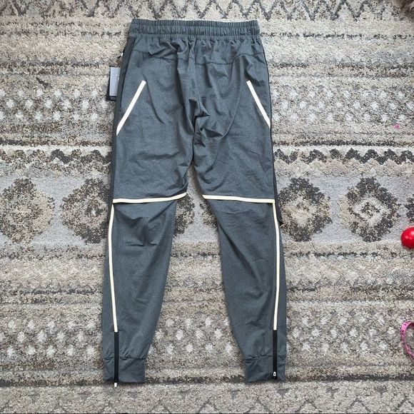 On-running Woman’s Shadow Cold Weather Running Pants Small NWT - Picture 2 of 8